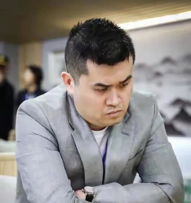 记得非常清楚，王天一被羁押后，不知是怕受牵连，还是另有原因，所有讲棋的自媒体，突