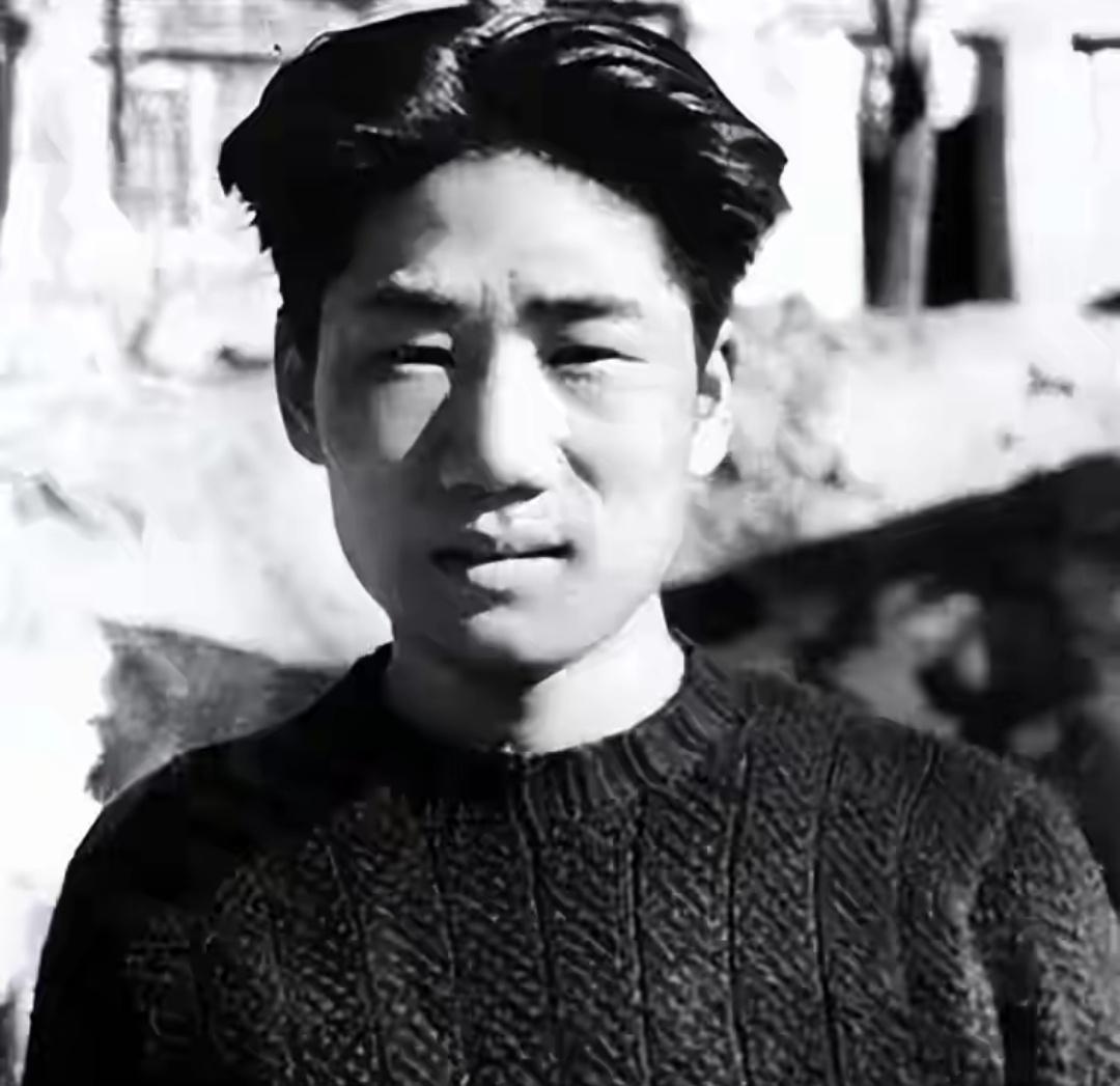 贺子珍得知毛岸英牺牲的消息，悲痛万分，含泪说出：他是我的儿子。很多人不解，