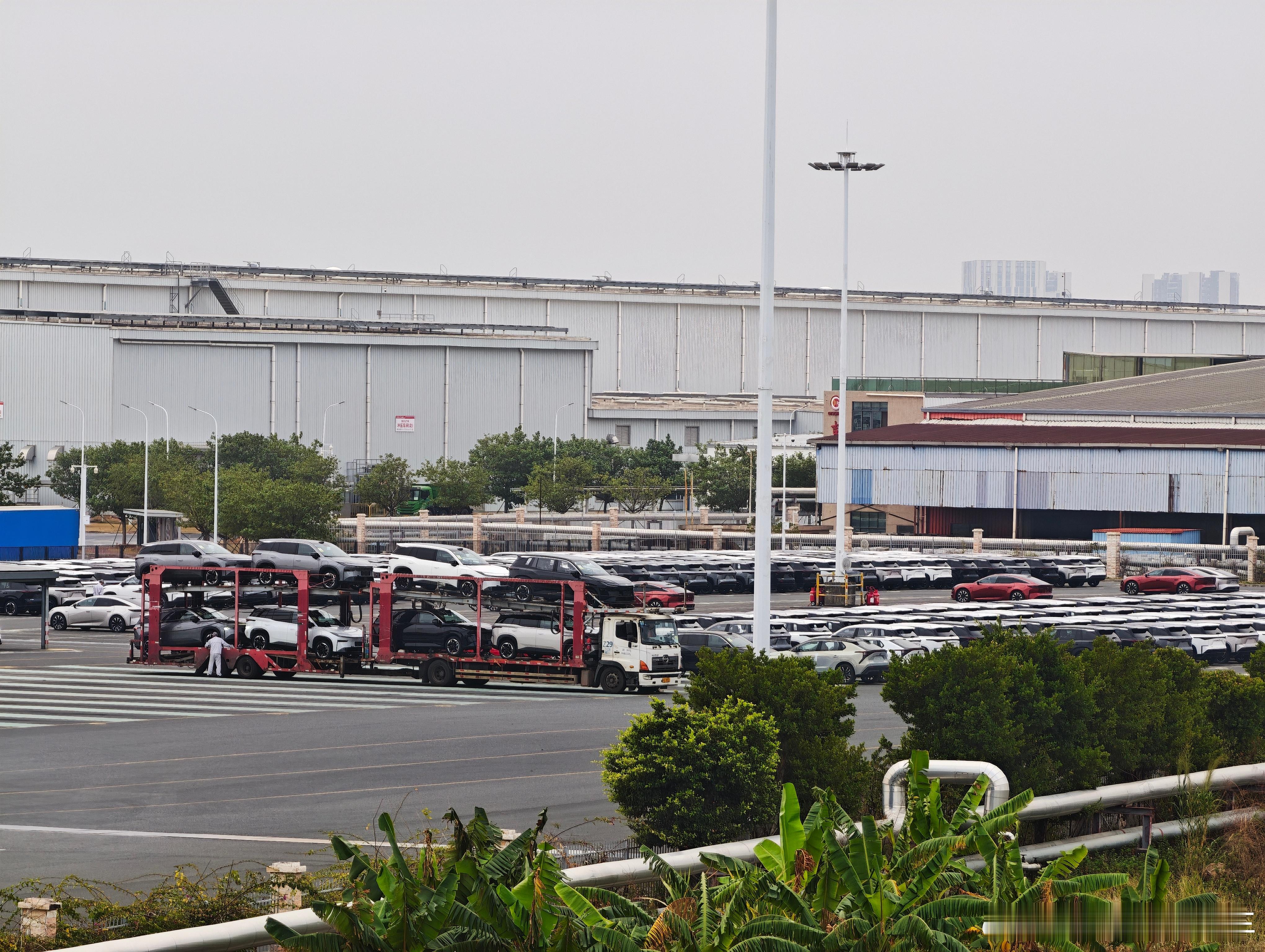 你们的铂智7，广汽丰田第五工厂已经生产出来了，红色、白色和绿色都有，但我最喜欢的