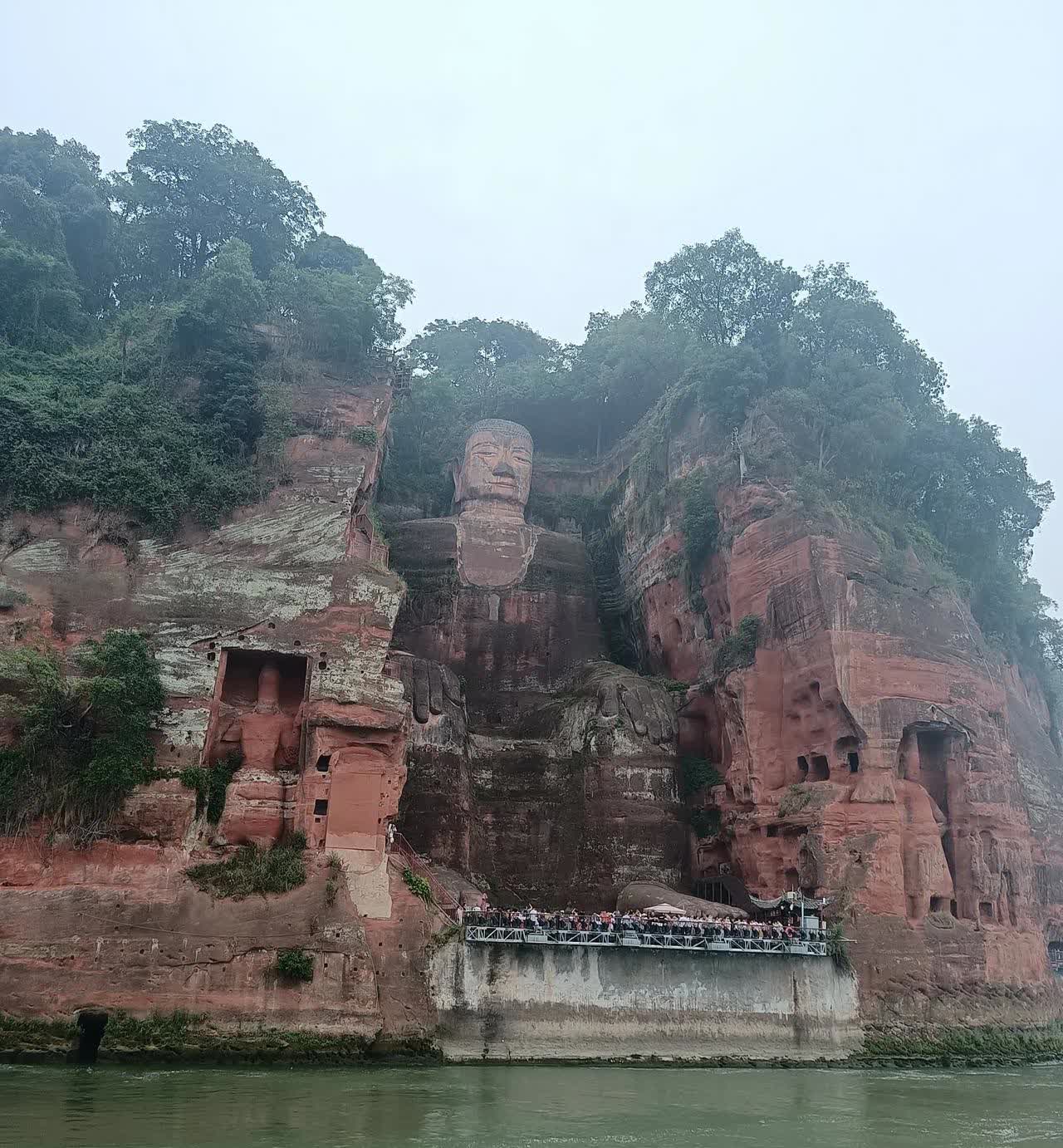说点男人虚荣的事前年我在一学院餐厅打工。管理餐厅的是个三十六岁的男子，