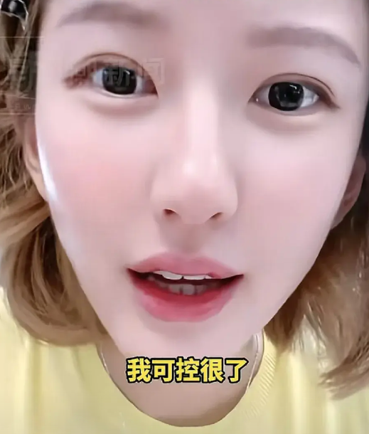 感觉赵露思快崩溃了她在直播时透露，自己被人推掉了很多场活动和拍摄，原因是对方说