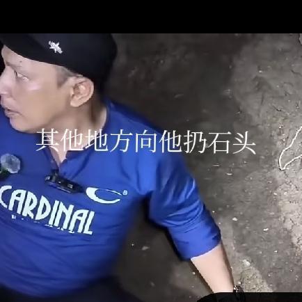 这世界上居然还有与世隔绝的男人女人——这位摄影师胆子可真大，我看着眼前的一幕幕，