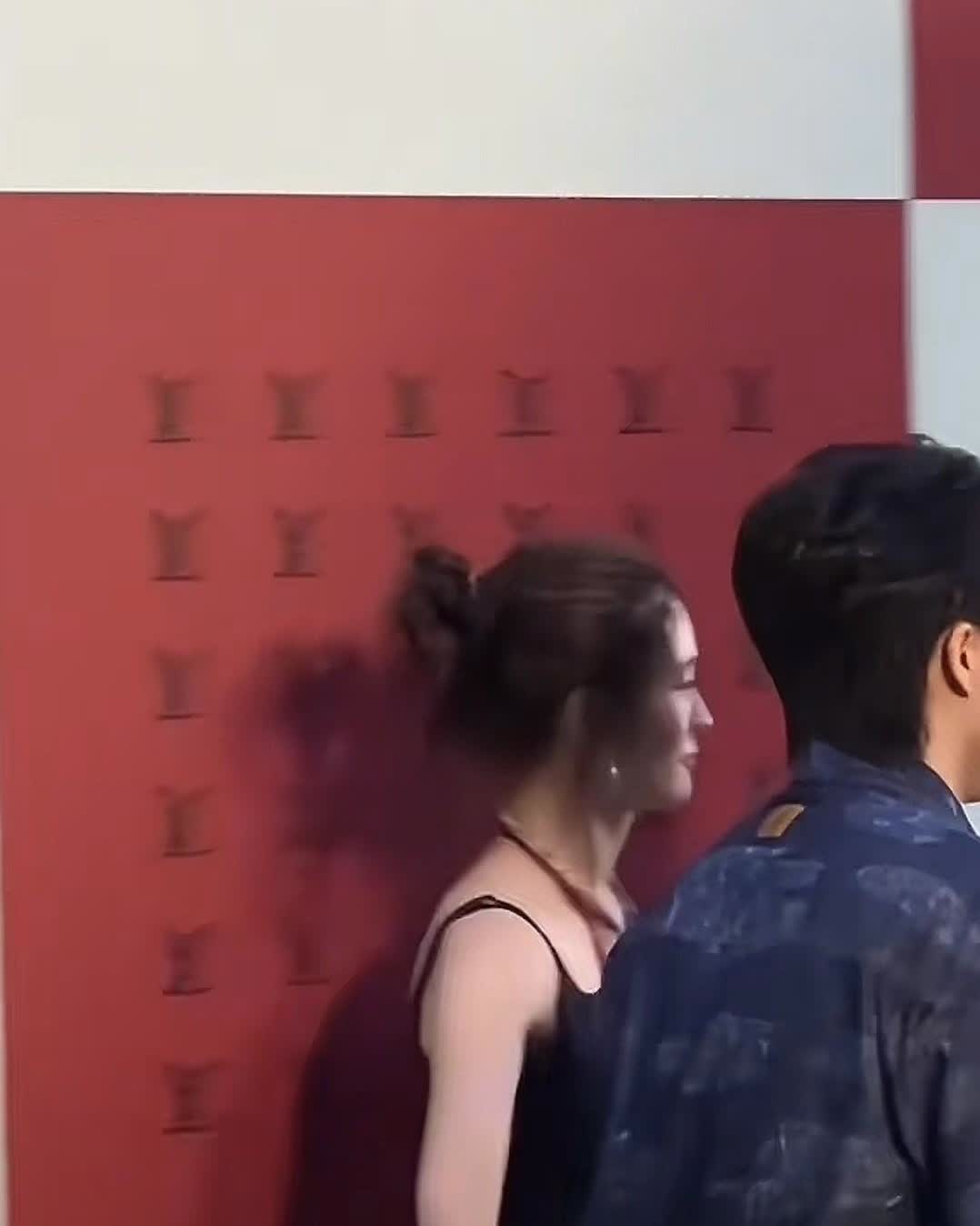 这是不是触到王楚钦的逆鳞了！！！这位美女不顾及自己的颜面，也要考虑一下王楚钦