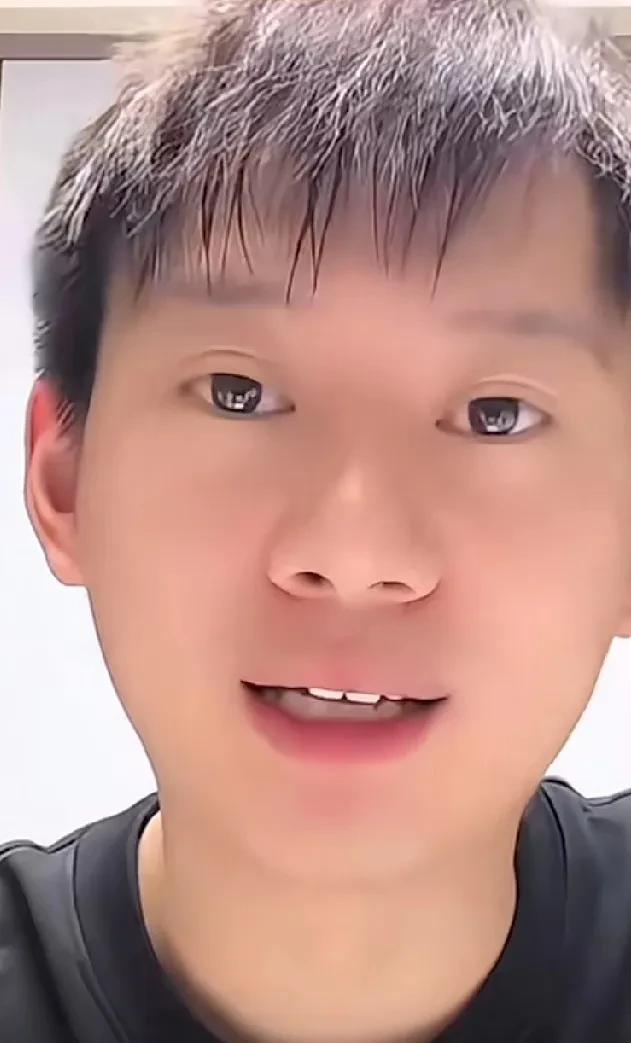 来看看，周雨眼中的樊振东和王楚钦是什么样的！周雨说:樊振东，性格比较随和，好接