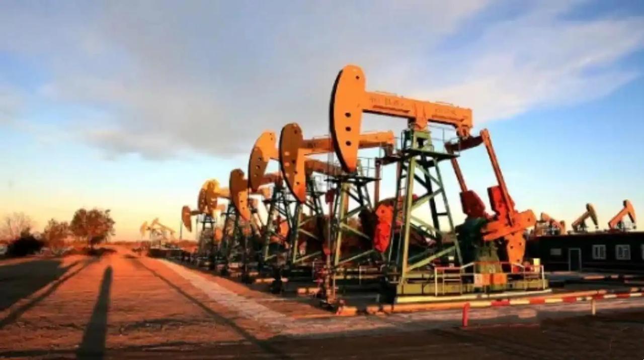 中美是战是和？中国高层明确表态，美媒：中国已3个月没买美国油。美国得州的油田