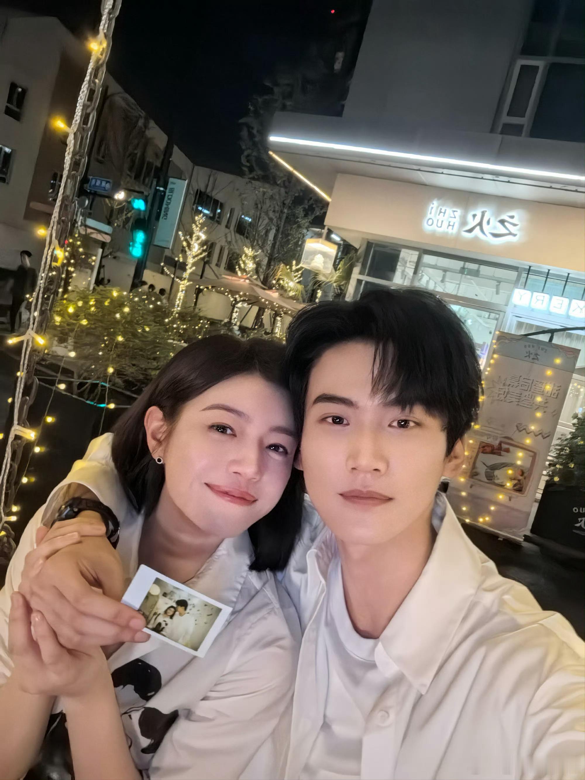 周柯宇把陈妍希的眼线p掉了周柯宇给陈妍希p图哈哈哈哈哈弟弟也不喜欢那个鬼迷日眼