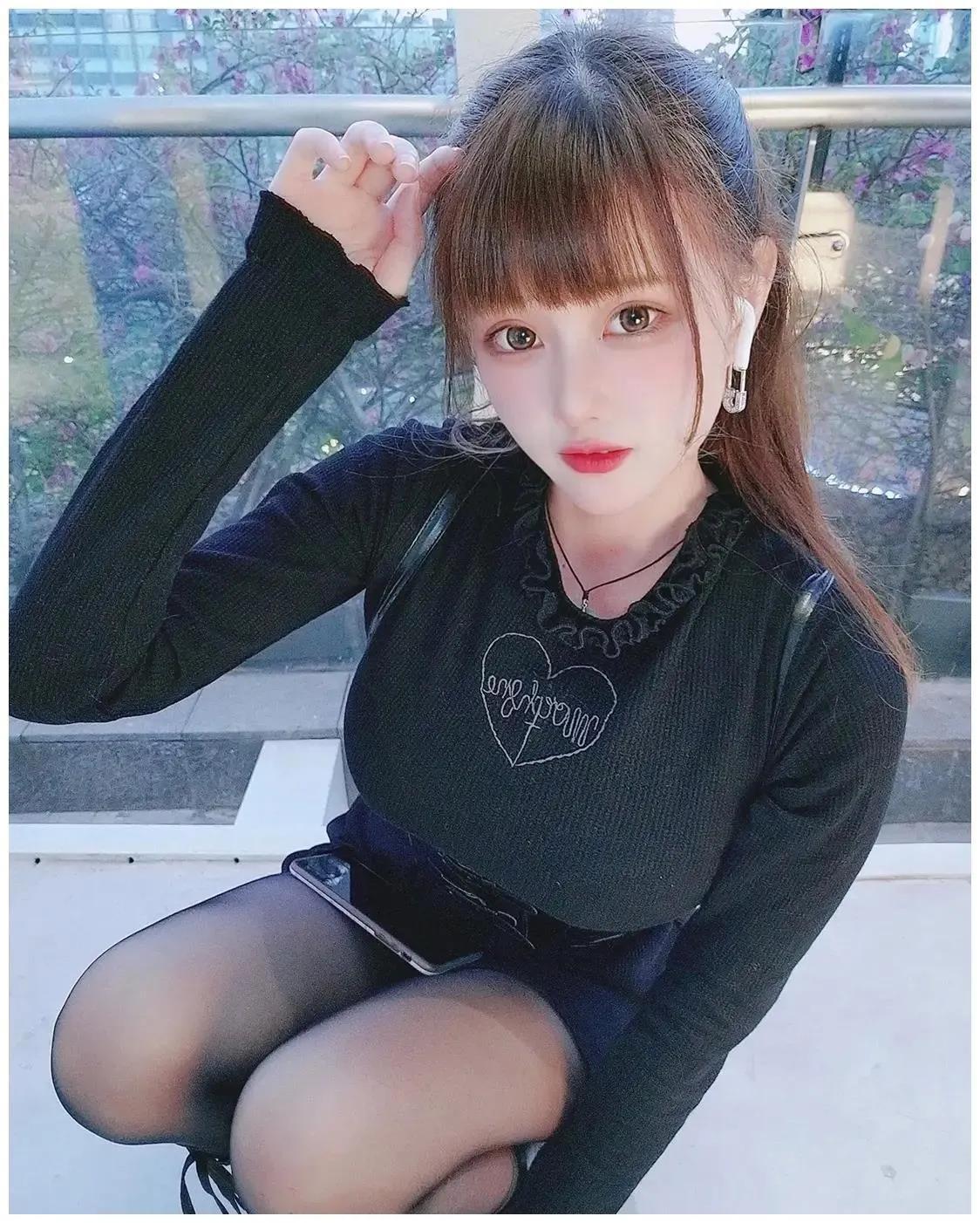 都市甜心风，优雅与俏皮并存。