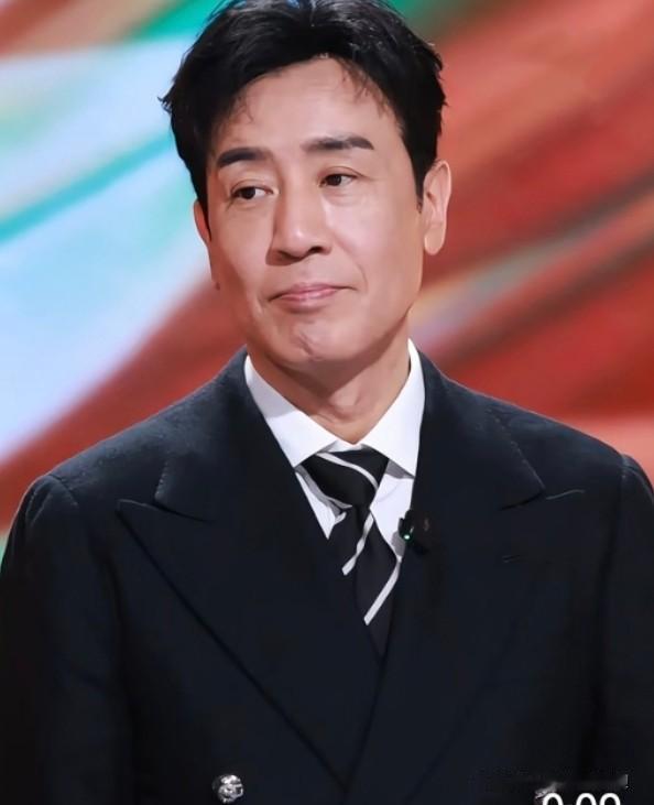 难怪于和伟不高兴，换作任何一个男人都忍不了吧。明明凭借《沉默的荣耀》实力