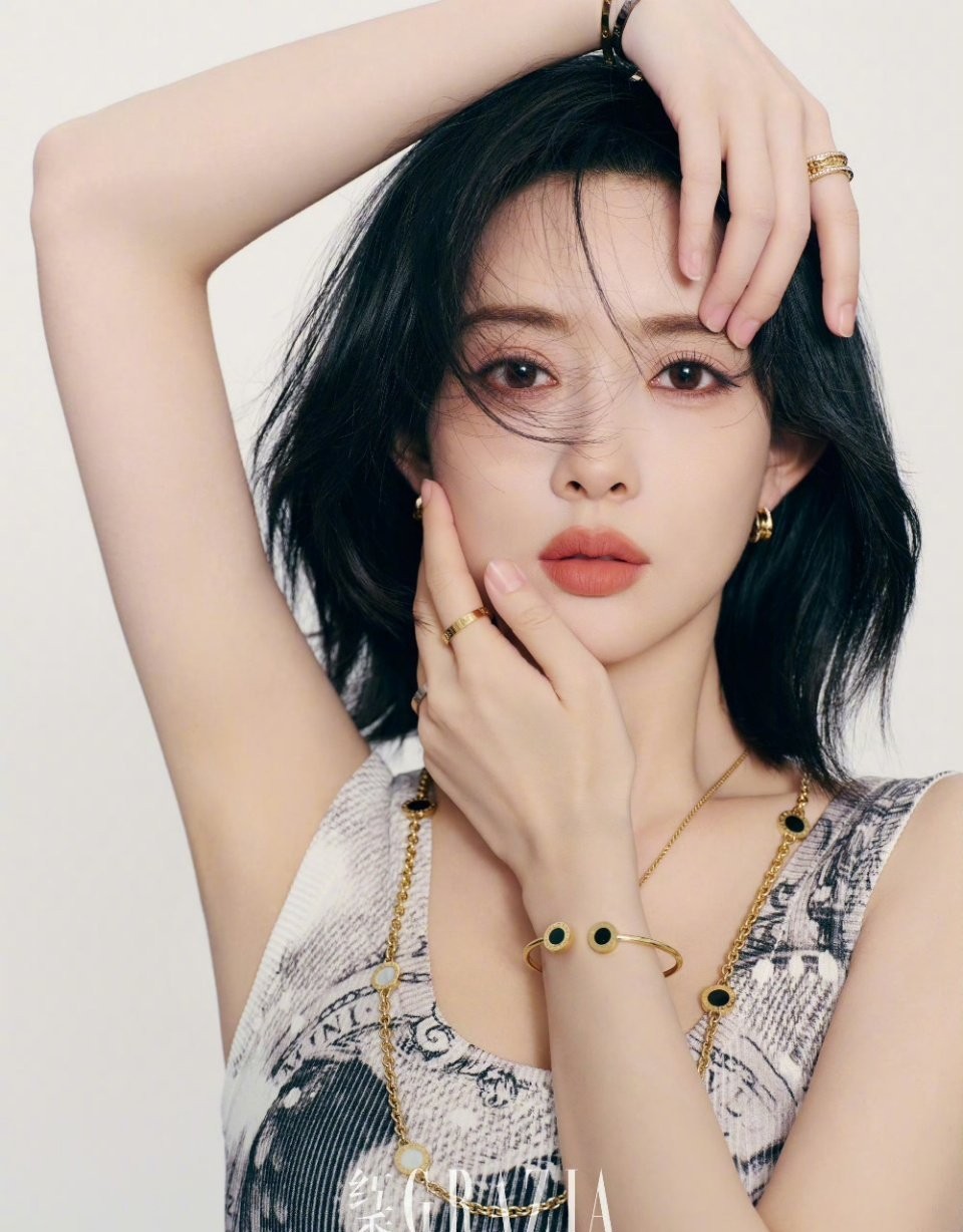 孟子义这姑娘真是越战越勇啊！2025年才过一半，她就已经拿下12个新商务，这成绩