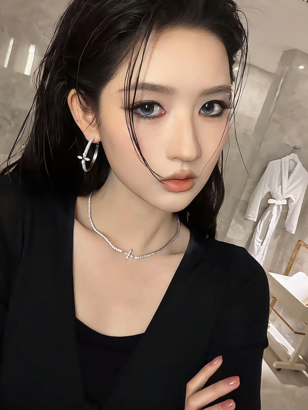 网友票选出最适合烟熏妆的女明星：TOP9沈月TOP8迪丽热巴TOP7张婧仪