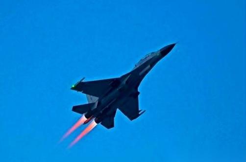 美国海空军飞行员发现了一个持续多年的诡异现象：无论他们驾驶什么机型靠近中国近海，