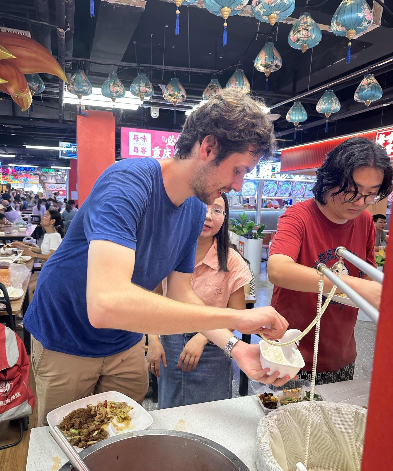 7月30日，今天带着澳大利亚的朋友逛了重庆三峡博物馆，然后中午就在重庆人民大礼堂