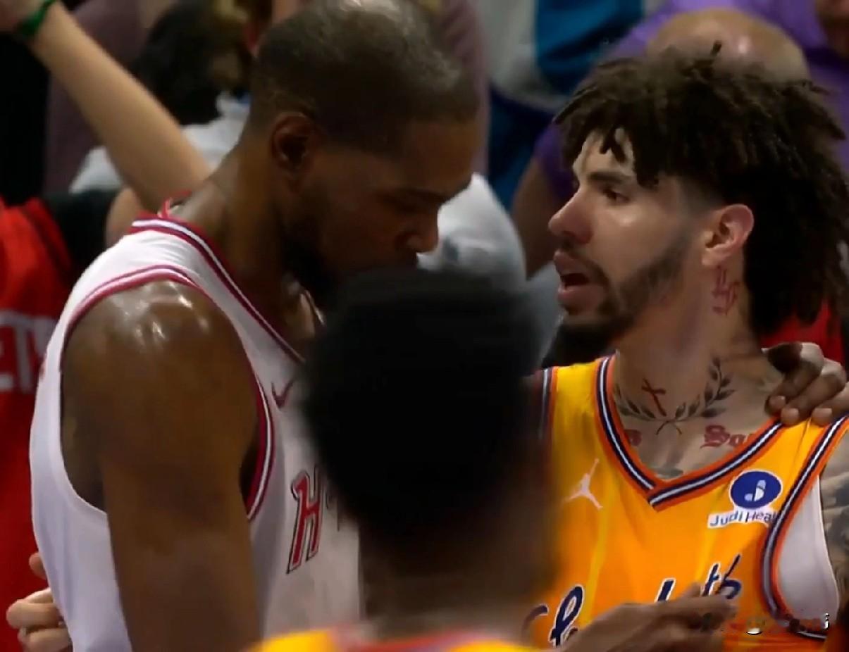 赢得后辈的尊重！三球谈老大哥杜兰特：“KD还是那么厉害。”“关键时刻。”