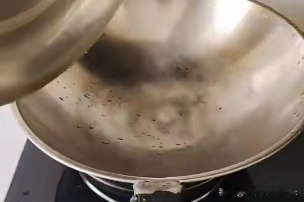 果然不出所料，20000个瑞安不锈钢传家锅在30秒内售罄。今天上午10点，瑞