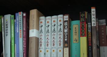 高考想走医药方向，分数卡在公办本科线附近，陕西中医药大学绝对是绕不开的选择。省内