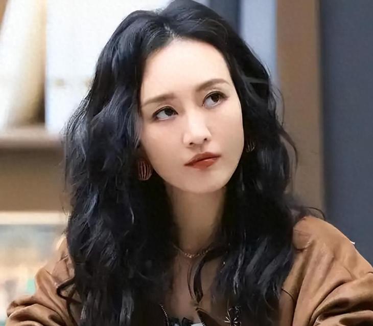 人前是“守身如玉”的清冷美人，人后却早已为人母，偷偷生子的5位女星，最后一个想