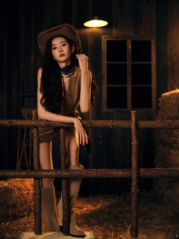 张艺凡2026黑马从舞者到演员，她一直在突破自己。这组图拍出了她身上的韧劲和可