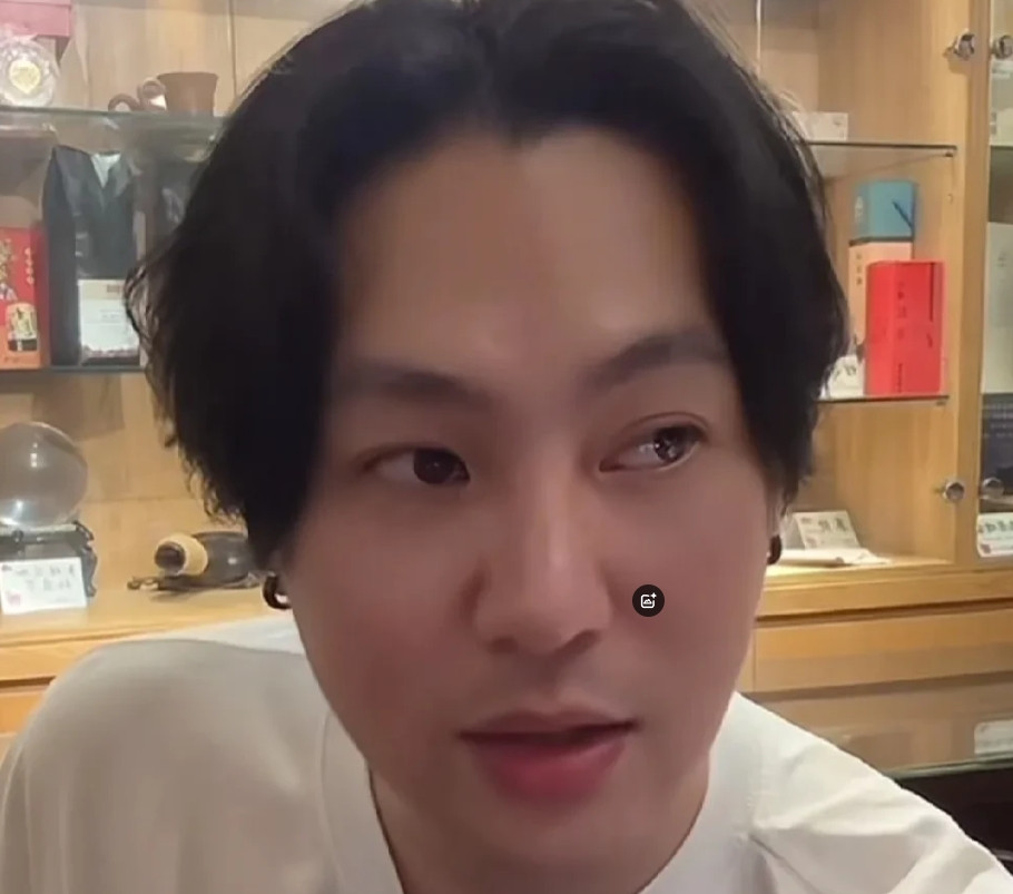 湾湾博主:汪小菲不也是个韭菜吗？马筱梅应该是汪小菲的首选！湾湾博主直播时说: