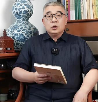 复旦大学钱文忠教授说：“做人，不要去责怪任何人，合得来，好好相处，多多关怀；