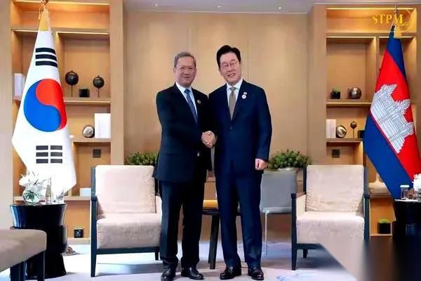 以为电诈只骗钱？太天真！看看这国咋救被困公民的不是偷偷摸摸派几个人，某国