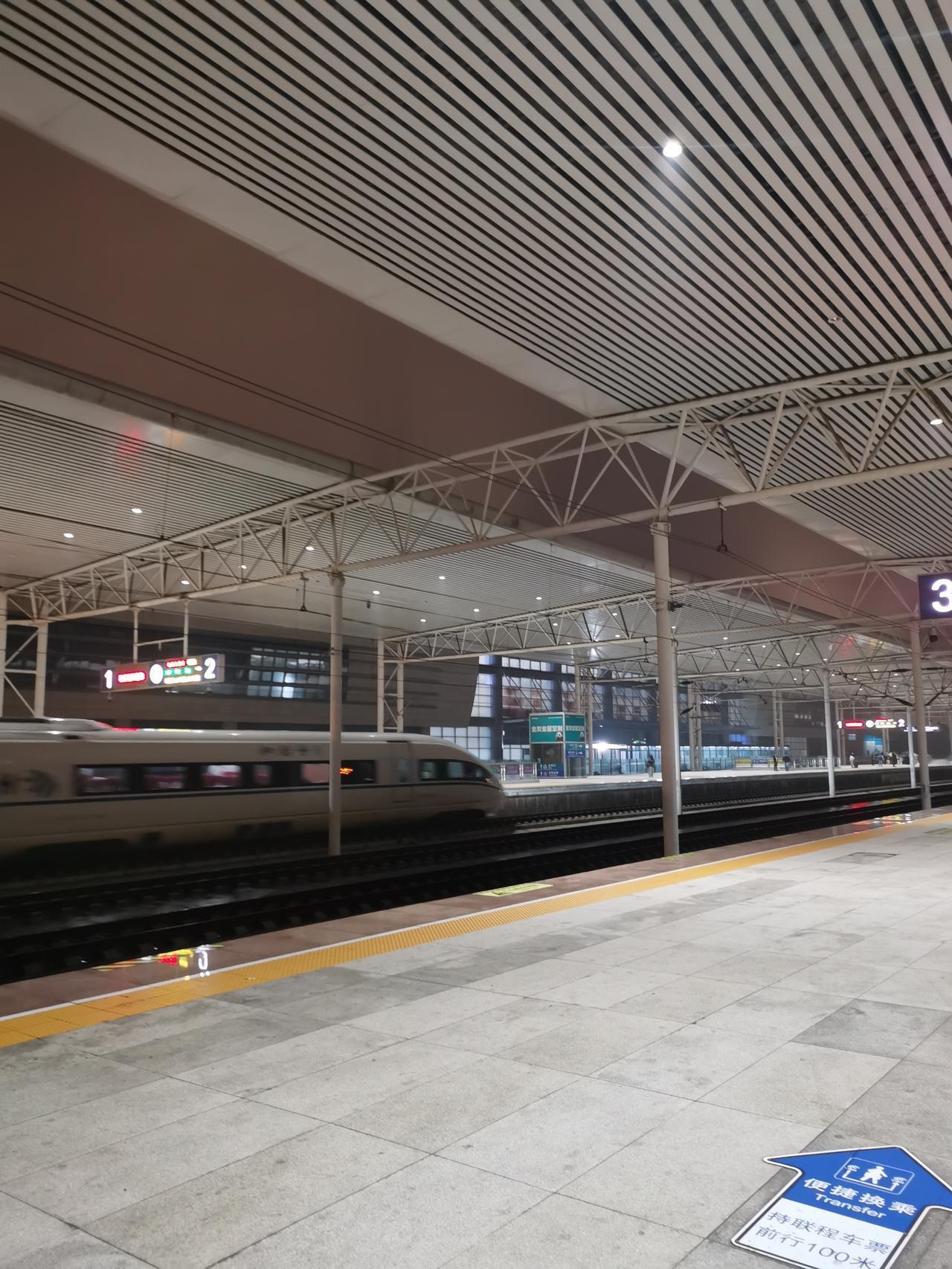 今日运势：乙巳年丁亥月辛巳日2025.11.8日鼠：避免说话伤人牛：运