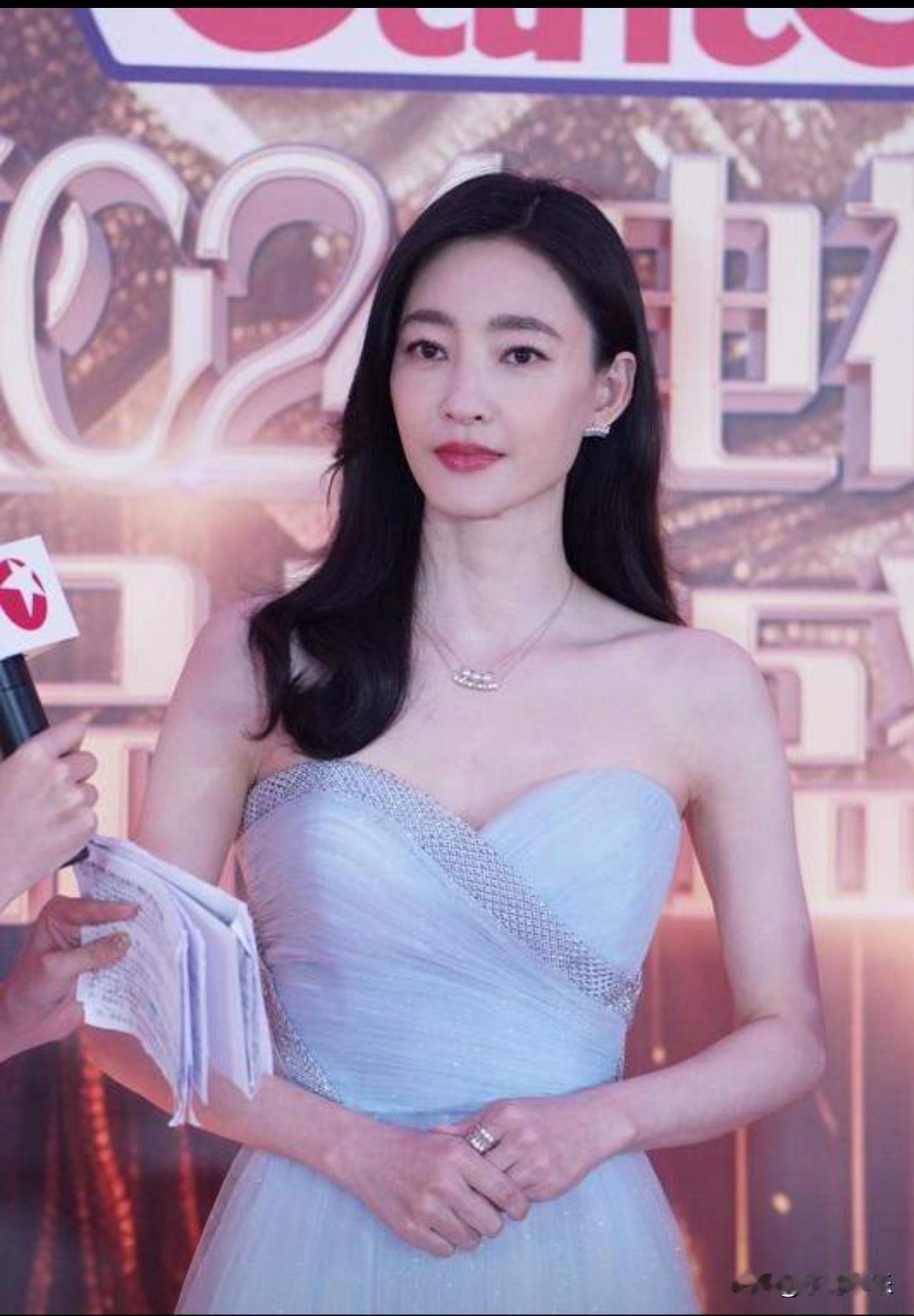 听说王丽坤也开始拍短剧了，着实有些出人意料。在我看来，她去拍古装剧，饰演侯府夫人