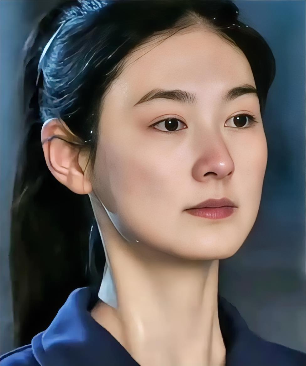 27岁的韩沛颖，给所有女演员都上了很重要的一课。无论你背景多强大、颜值多好，拥有