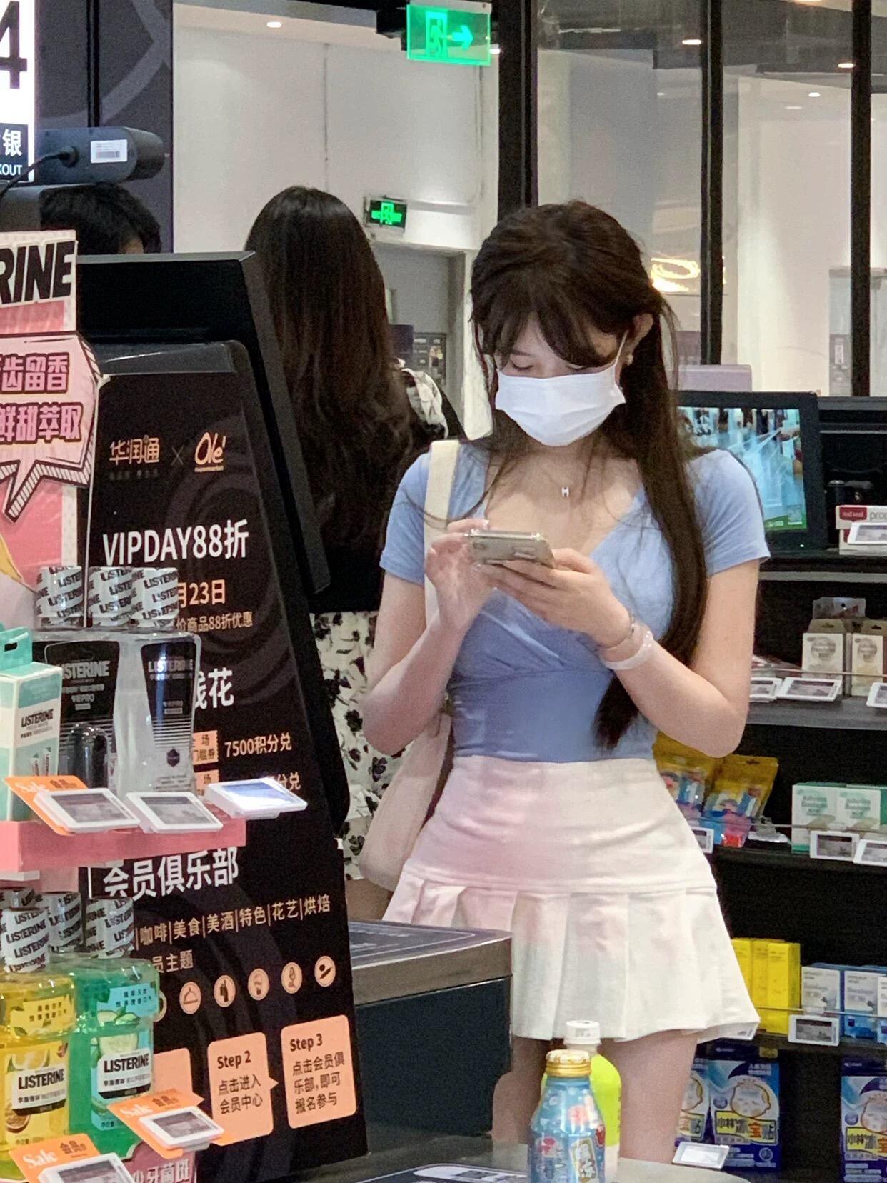 以前总觉得只要够瘦就能拍出这样诱人的效果后来才发现是需要天赋的….（突然懂了听
