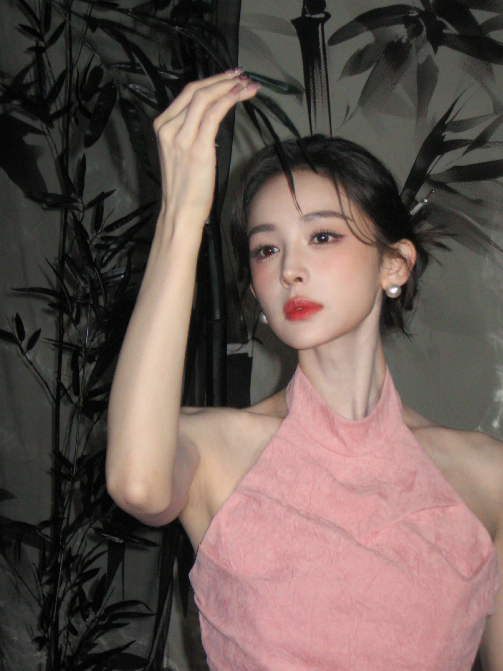 娜扎娜扎SMFK全球品牌代言人遇见你，时光和想念都变得如此珍贵。想要跟时间