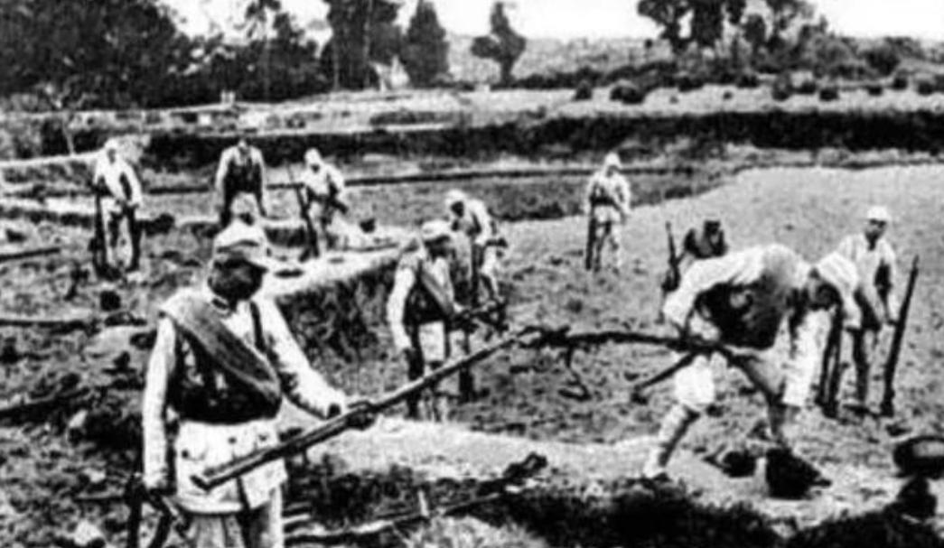 1945年,新四军战士李福兴在清理战场时,眼尖地发现一具日军尸体上挂着一把步枪。