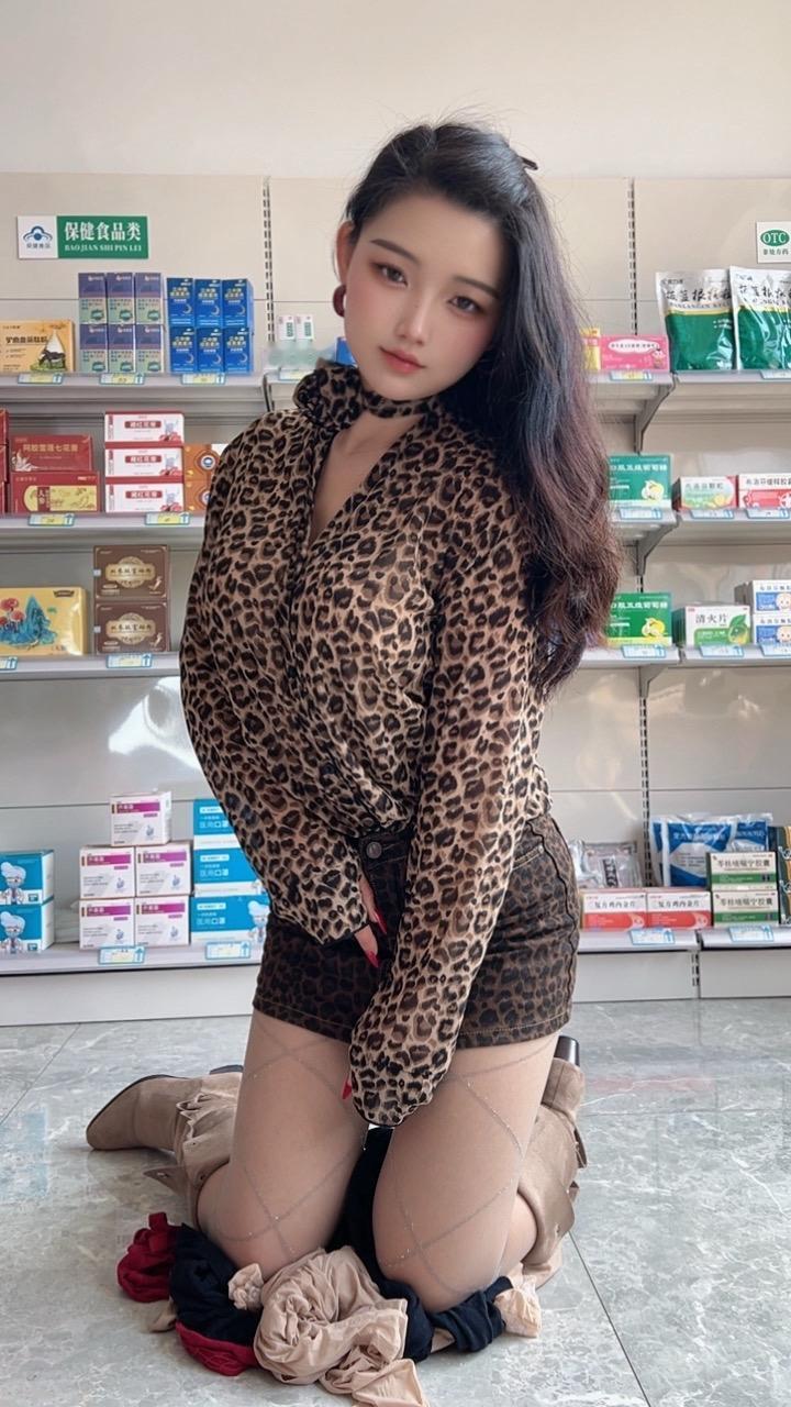 日常分享肉丝美女老板的日常御姐风细跟高跟鞋太绝了这样的身材打几分