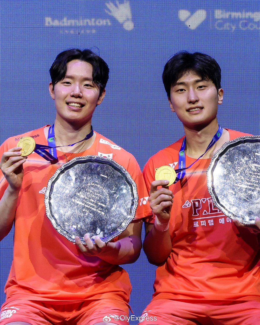 【全英冠军领奖图】王祉怡获全英赛女单冠军2026全英羽毛球公开赛3月8日伯明翰，