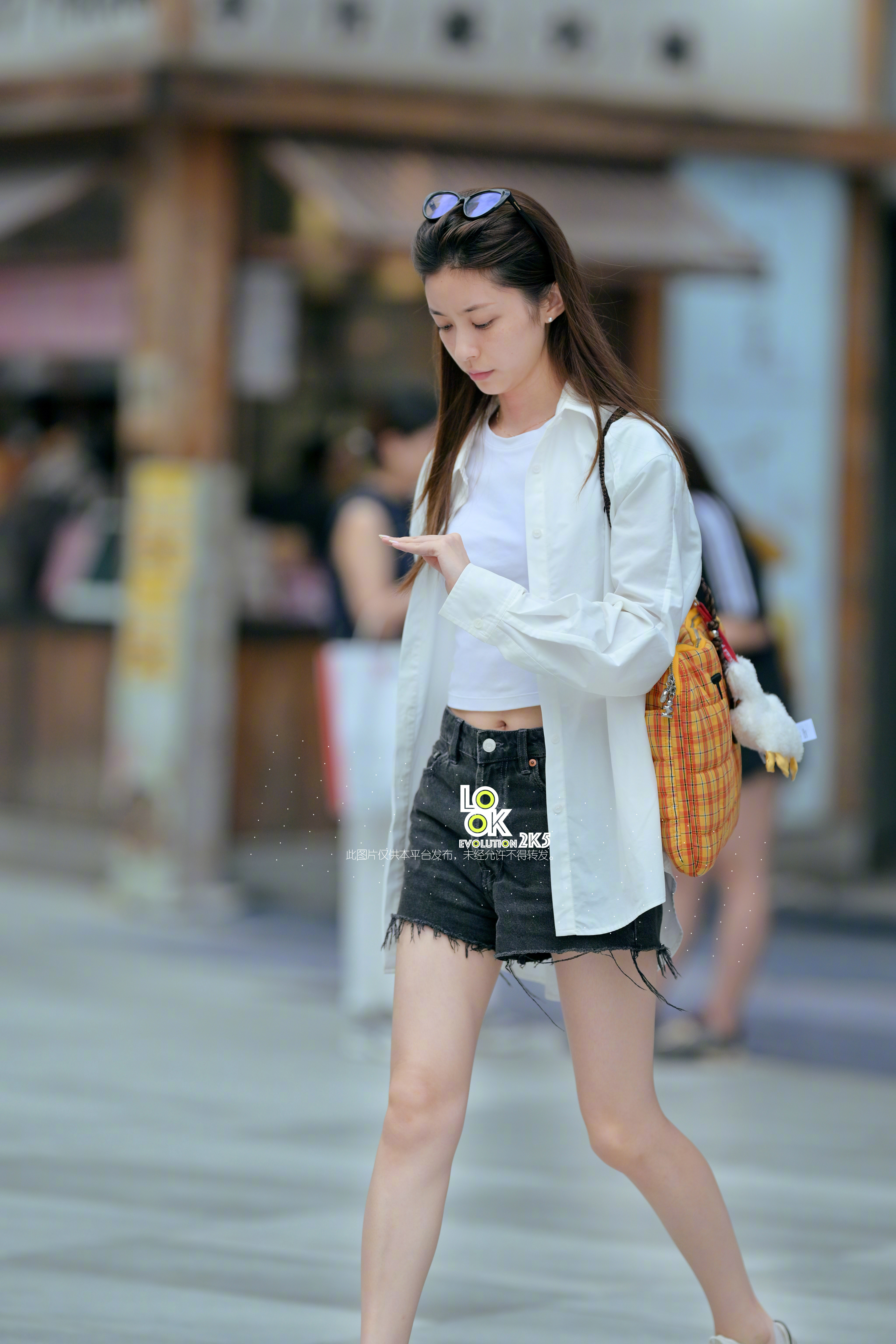 小姐姐总觉得面熟想不起是谁​​​