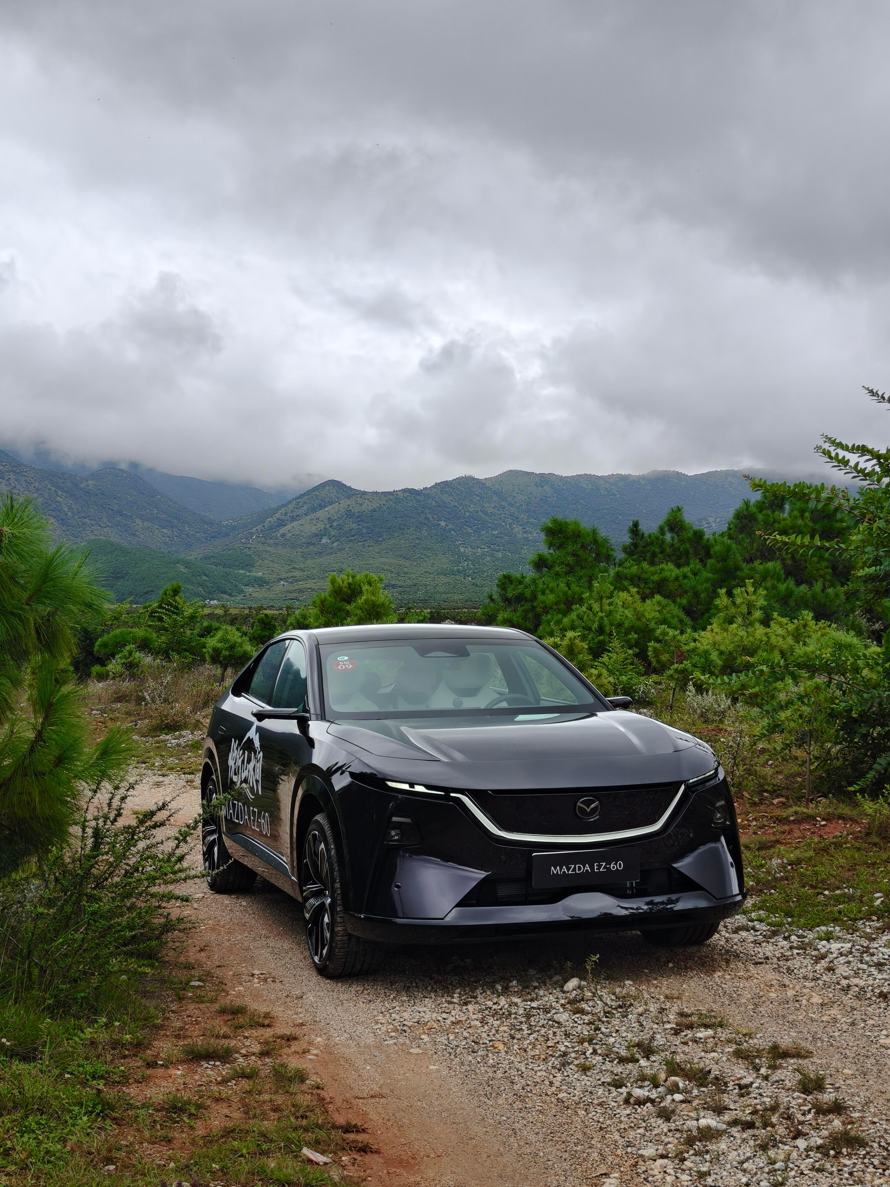 马自达纯电SUV把续航刻进了骨子里它不仅有流畅的线条和标志性的魂动设计，更能在