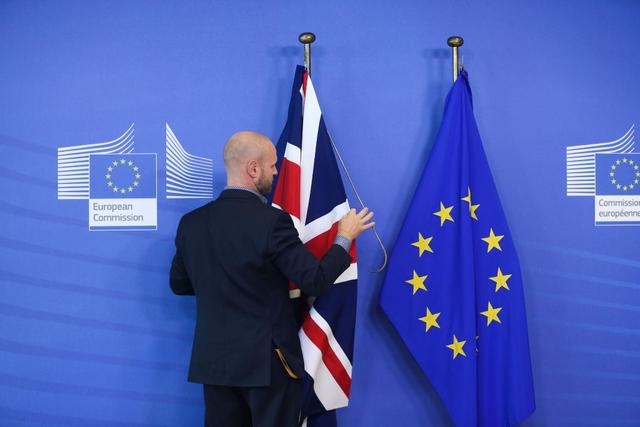 57%英国人后悔脱欧，但回不去了！国内不许、欧盟不要，英国被困在中间进退两难。
