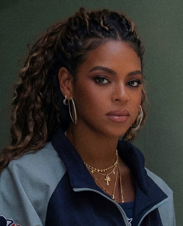 碧昂丝女儿BlueIvy和Rumi现身巴黎