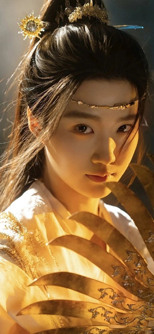 卢昱晓程潇今日红毯生图卢昱晓和程潇红毯生图堪称“双美同框杀”！卢昱晓宛如落入凡间