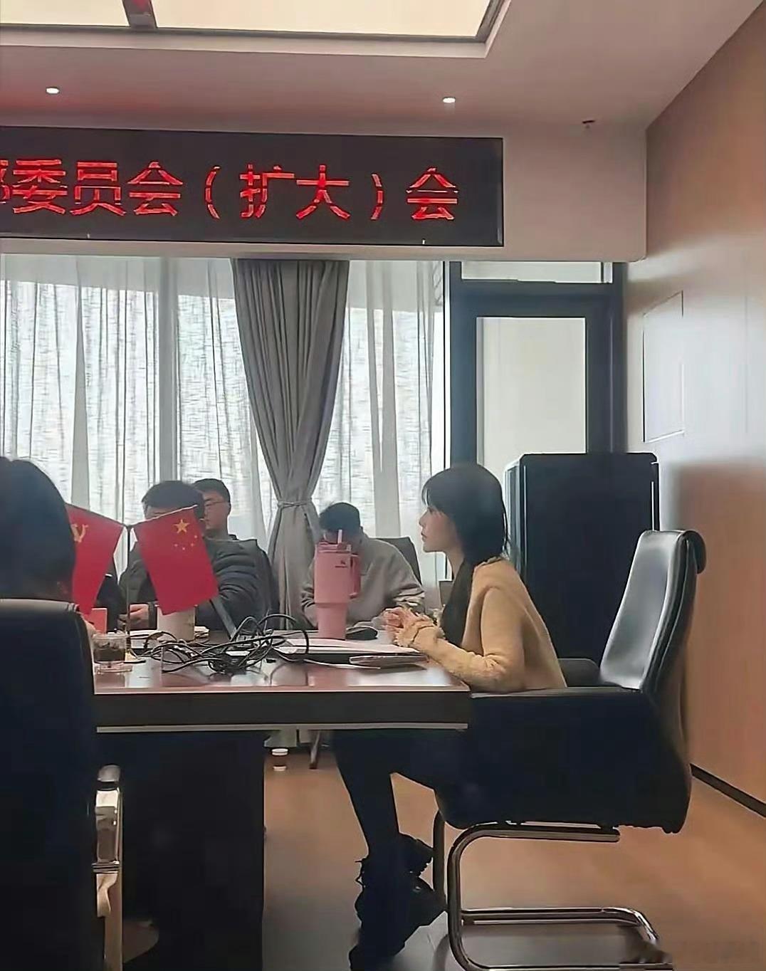 这应该是体制内的颜值天花板了吧。​​​