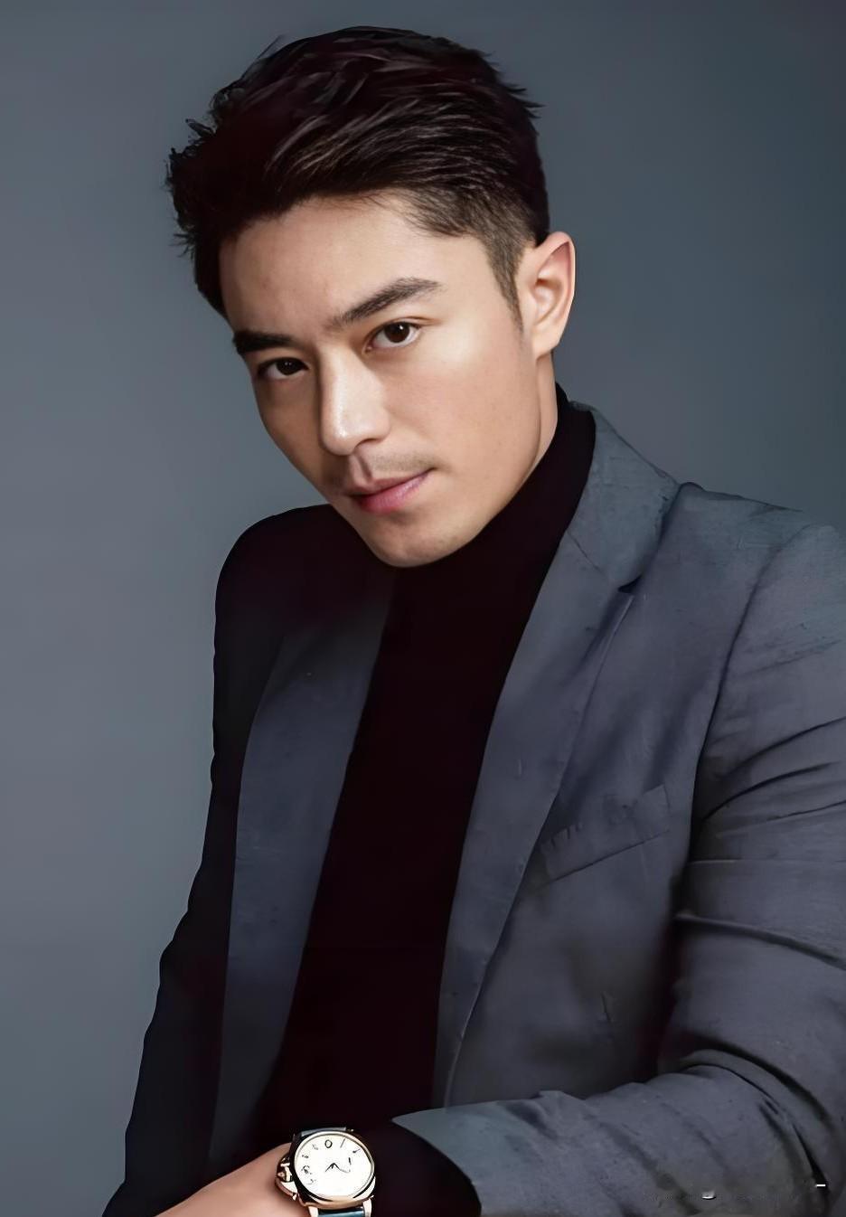 好久没看这么爽的剧了，最羡慕的就是《轻年》霍建华，真的是要么不出手，出手