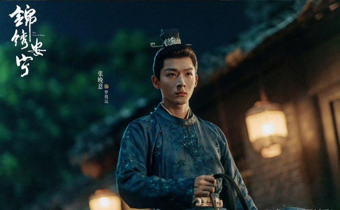 想问一下，🥣和曹骏是不是属于同一种类型的长相呀？​​​