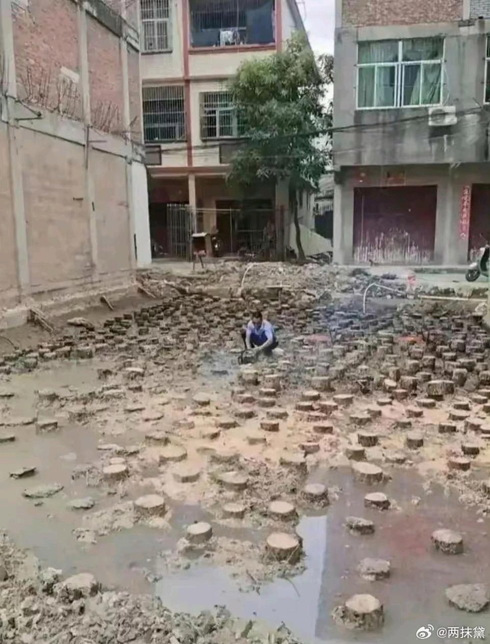 这样子建房子的地基！就不怕房子倒塌吗？