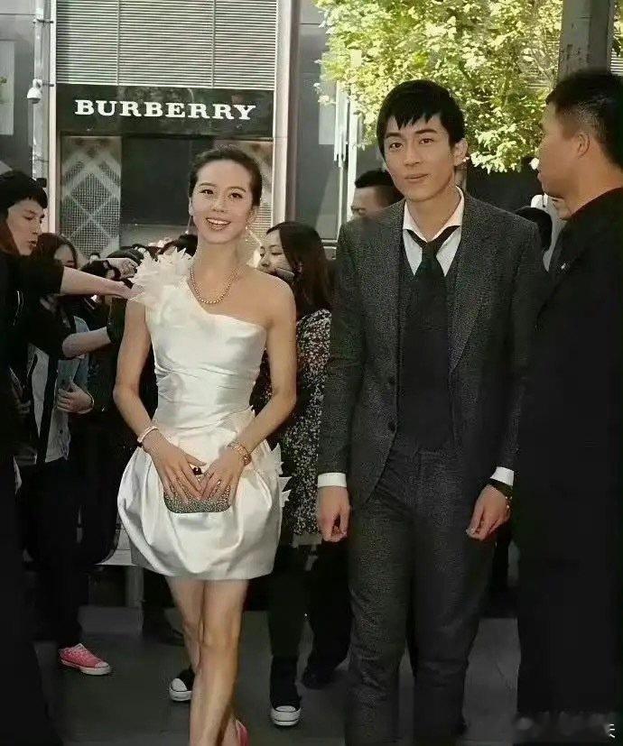 刘诗诗早年参加活动居然不涂口红就去了，这是有多自信啊，天生的美人