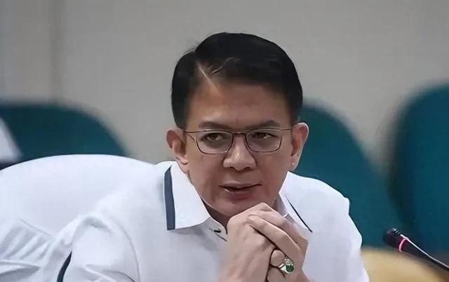 开始发力了？菲律宾参议院议长埃斯库德罗最近向众议院发出审查莎拉弹劾案的邀请，他要