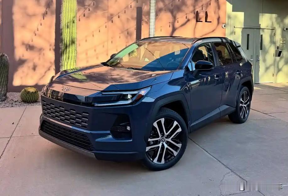 全新丰田RAV4,造型时尚豪华,搭载2.5L混动,动力强悍!