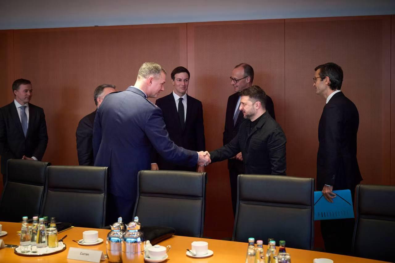 美国总统特朗普的女婿亲自出动劝降了！乌克兰分析人士称，美国正在“代表”俄罗斯进行