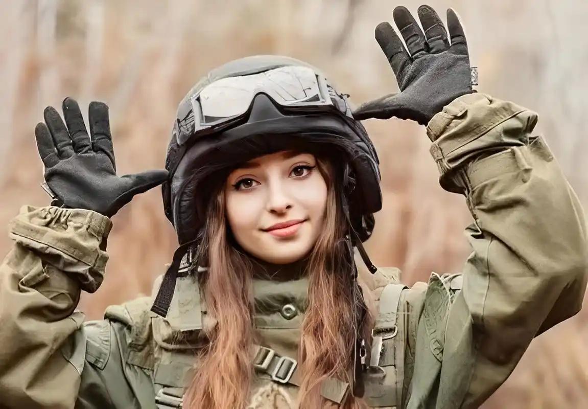 悲哀！乌克兰女兵沦为指挥官“玩物”：要么陪睡，要么眼睁睁看着你老公上前线送死！