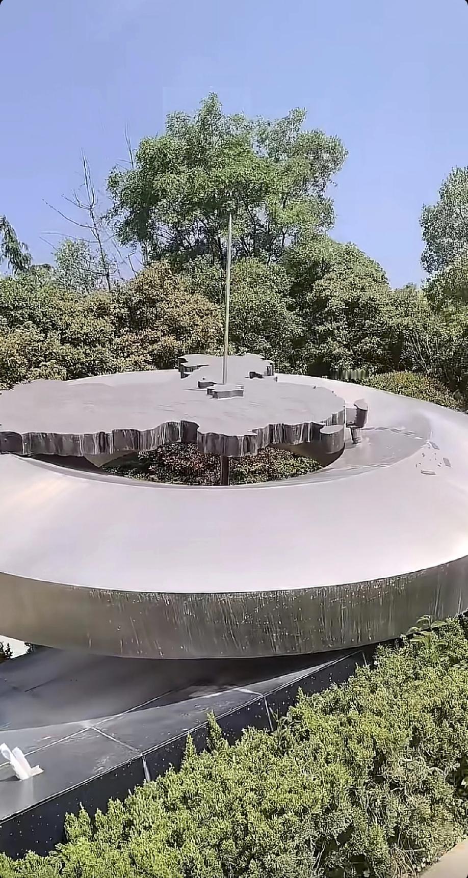 这个不知道是哪个设计师设计的?难怪陕西发展不起来，被一箭穿心。这样能发展起来才怪