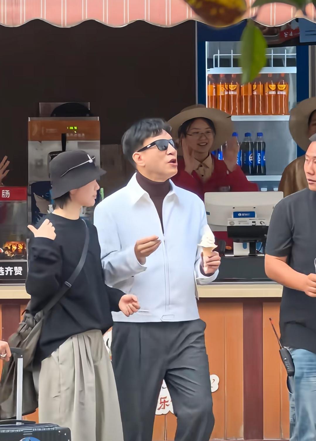 很好奇他是不会老吗？记得他刚入圈时就长这个样子，现在入圈那么多年了，现在这这样