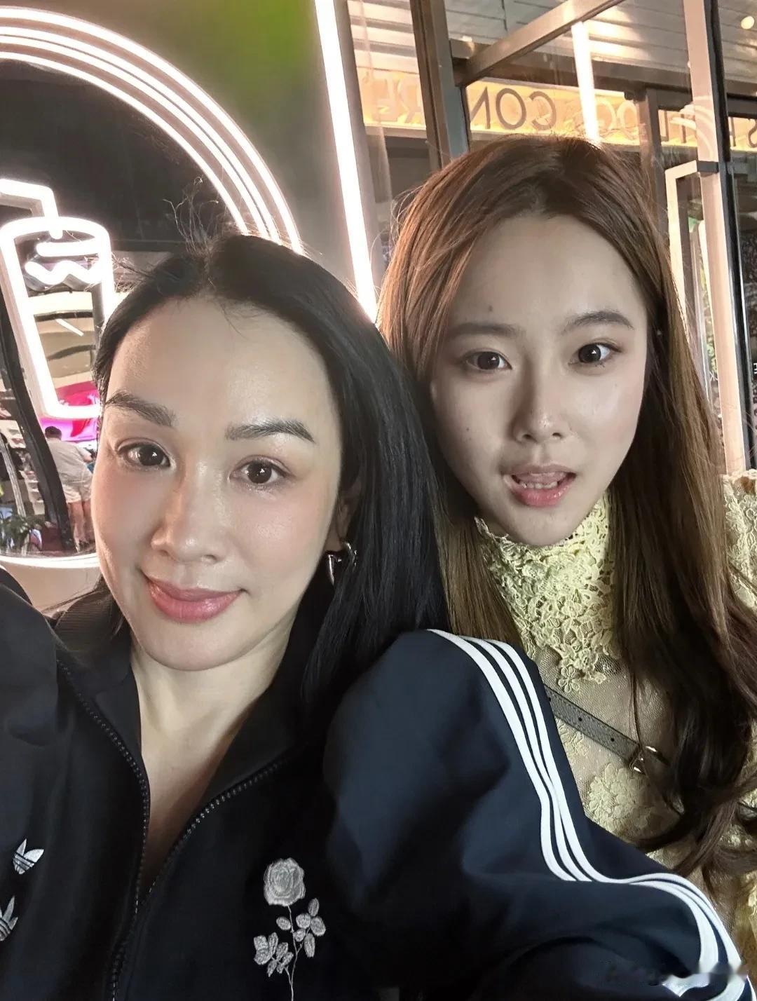 56岁的钟丽缇，是我见过医美得最成功的，不仅没啥痕迹，而且生图超级年轻！她在北