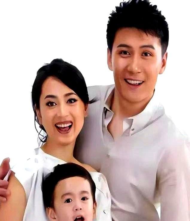 演艺圈还有这种“笨蛋”？每晚摸黑爬山，就为发几条短信！说的是演员赵峥。200